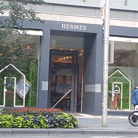 yorkville Hermes clothing